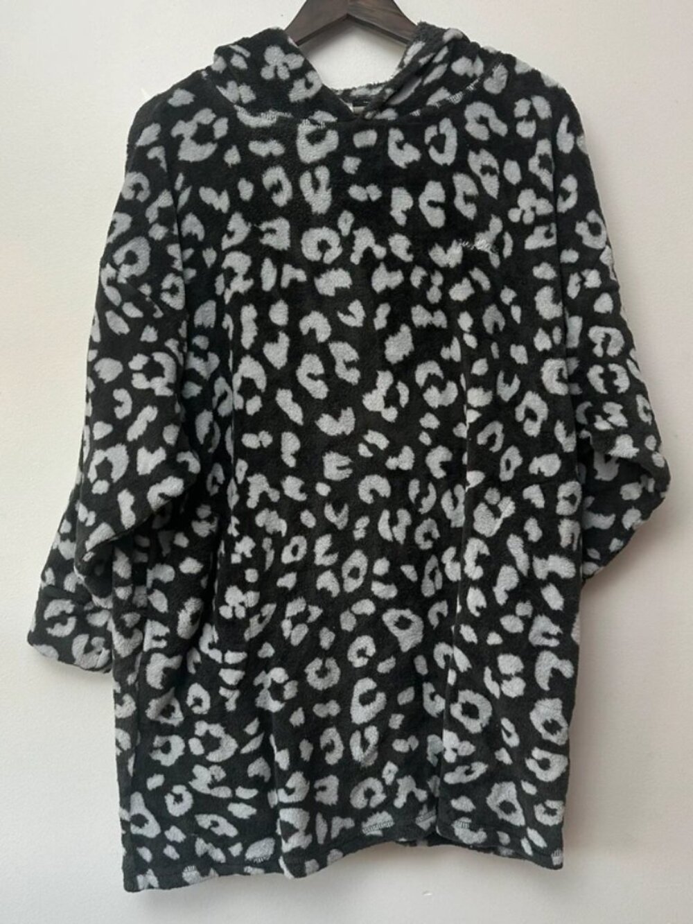 Justice Sleep Girls L/XL Gray Black Leopard Print Fleece Hooded Lounge Poncho